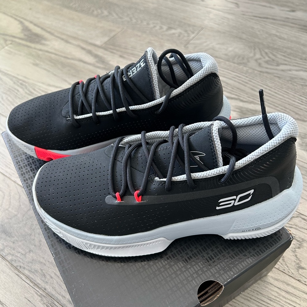 Brand new Under Armor shoes for sale